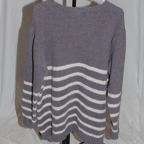 Chicsoul.com XL Womens Sweater Button Accents Fuzzy Warm Gray and Cream EUC - Picture 5 of 5
